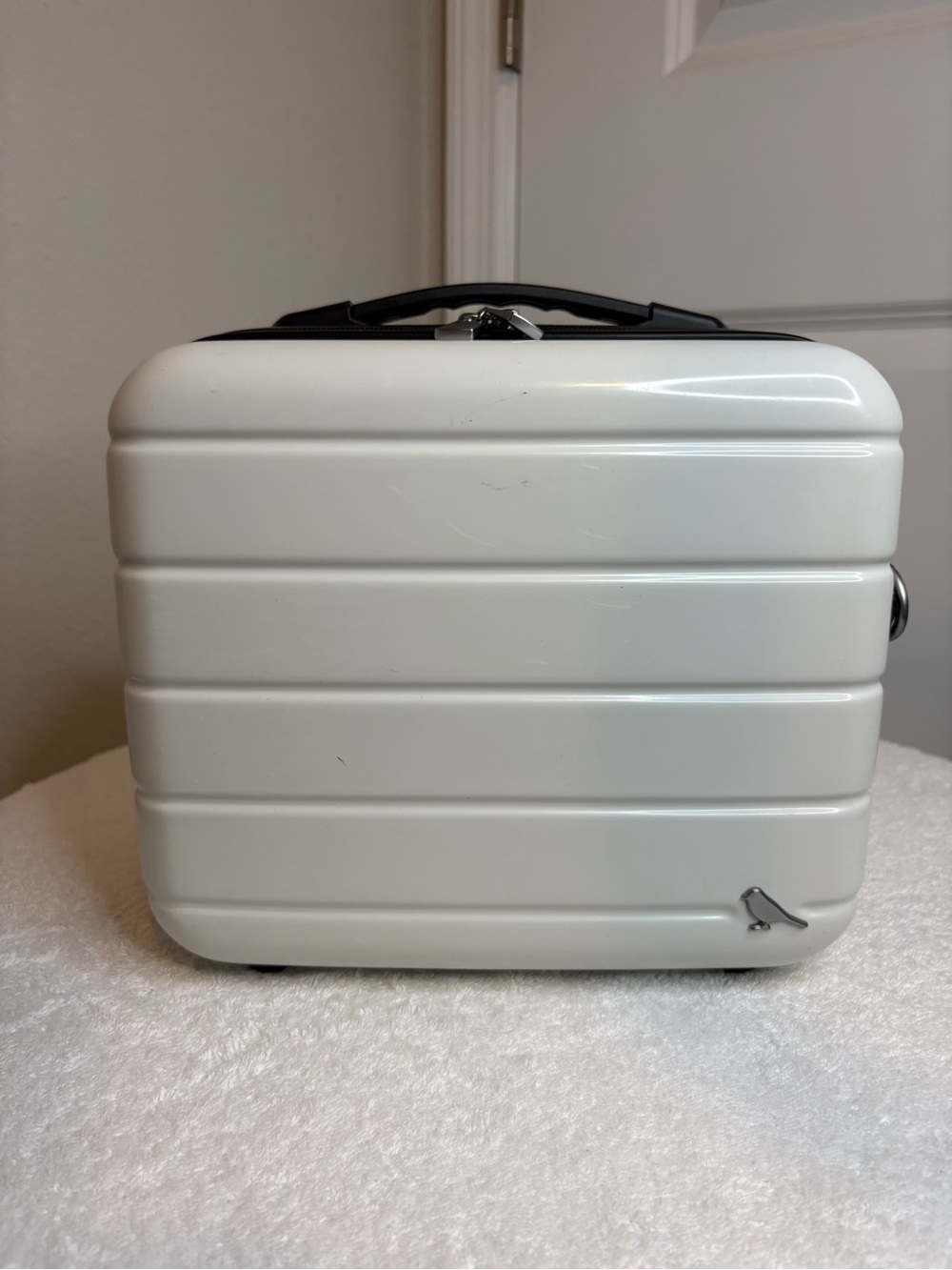 White Hard-Shell Makeup Travel Case with Handle